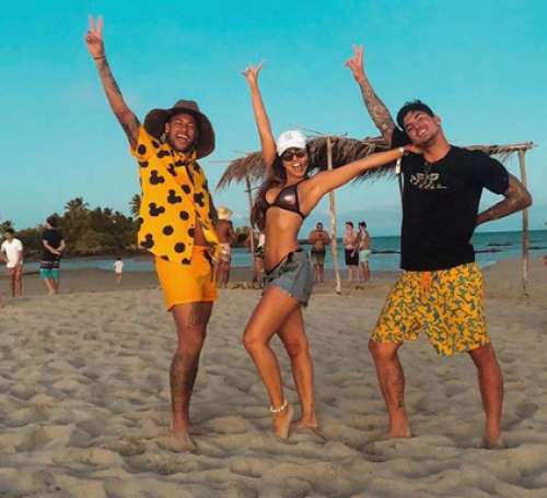 Neymar posta foto ao lado da namorada de Zé Felipe e o cantor rebate: ‘se tivesse essa bola toda era melhor do mundo’ Neymar posta foto ao lado da namorada de Zé Felipe e o cantor rebate: ‘se tivesse essa bola toda era melhor do mundo’