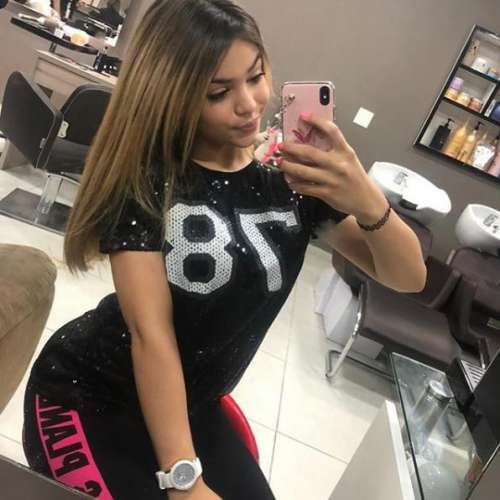 Aos 12 anos, MC Melody volta a causar polêmica em foto no Instagram: “Pra que empinar?” Aos 12 anos, MC Melody volta a causar polêmica em foto no Instagram: “Pra que empinar?”