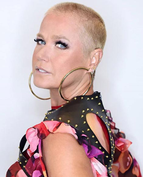 Aos 56 anos, Xuxa Meneghel impressiona fãs ao surgir rebolando e ouvindo funk: "56 anos e melhor que as de 20" Aos 56 anos, Xuxa Meneghel impressiona fãs ao surgir rebolando e ouvindo funk: "56 anos e melhor que as de 20"