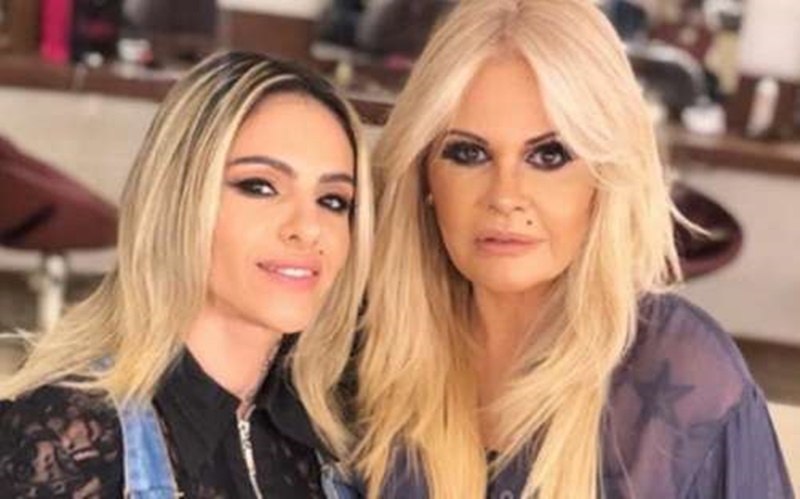 10 famosas que assumiram relacionamento com outras mulheres e talvez você não sabia 10 famosas que assumiram relacionamento com outras mulheres e talvez você não sabia