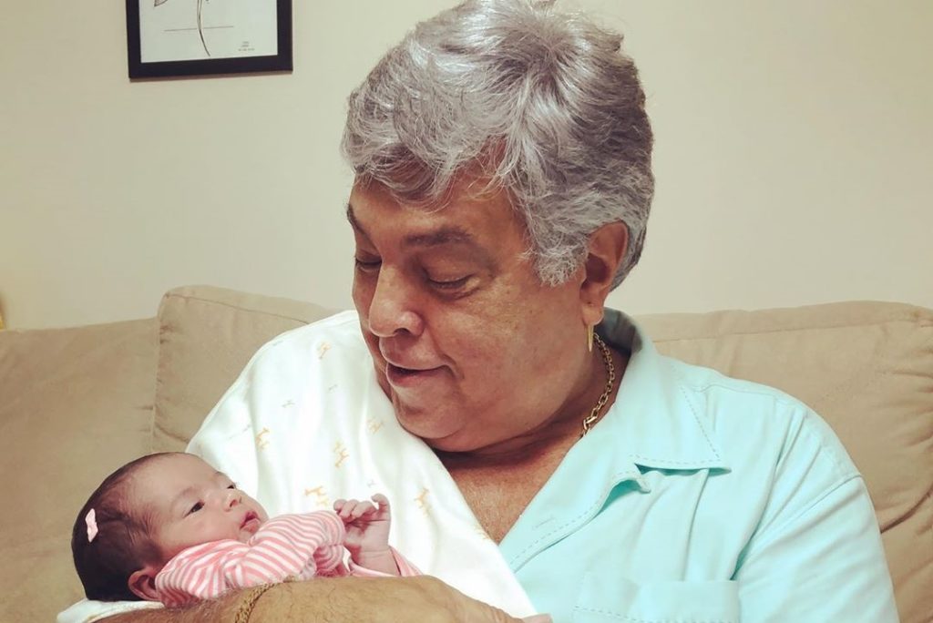 Sidney Magal publica foto com a primeira netinha, Madalena, e emociona: 'Ser avó é a cereja do bolo' 