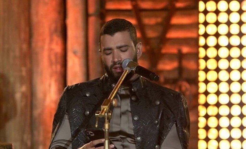 Em live show, Gusttavo Lima diz que tem grupo de fofocas no WhatsApp: "É só conversa fiada" Em live show, Gusttavo Lima diz que tem grupo de fofocas no WhatsApp: "É só conversa fiada"