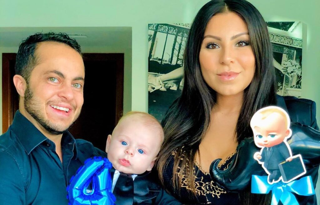 Andressa e Thammy festejam 4 meses do filho, Bento, com festinha simples em casa Andressa e Thammy festejam 4 meses do filho, Bento, com festinha simples em casa