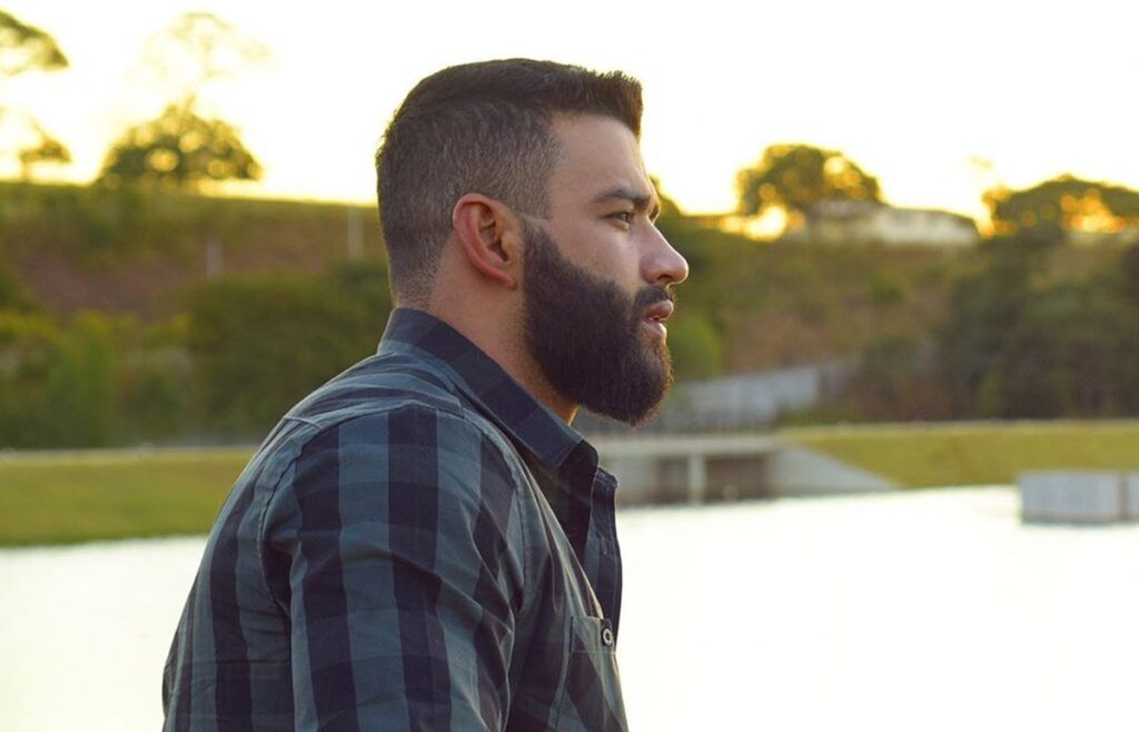 Gusttavo Lima deixa reflexão sobre a vida ao surgir admirando paisagem na fazenda: "Execute" Gusttavo Lima deixa reflexão sobre a vida ao surgir admirando paisagem na fazenda: "Execute"