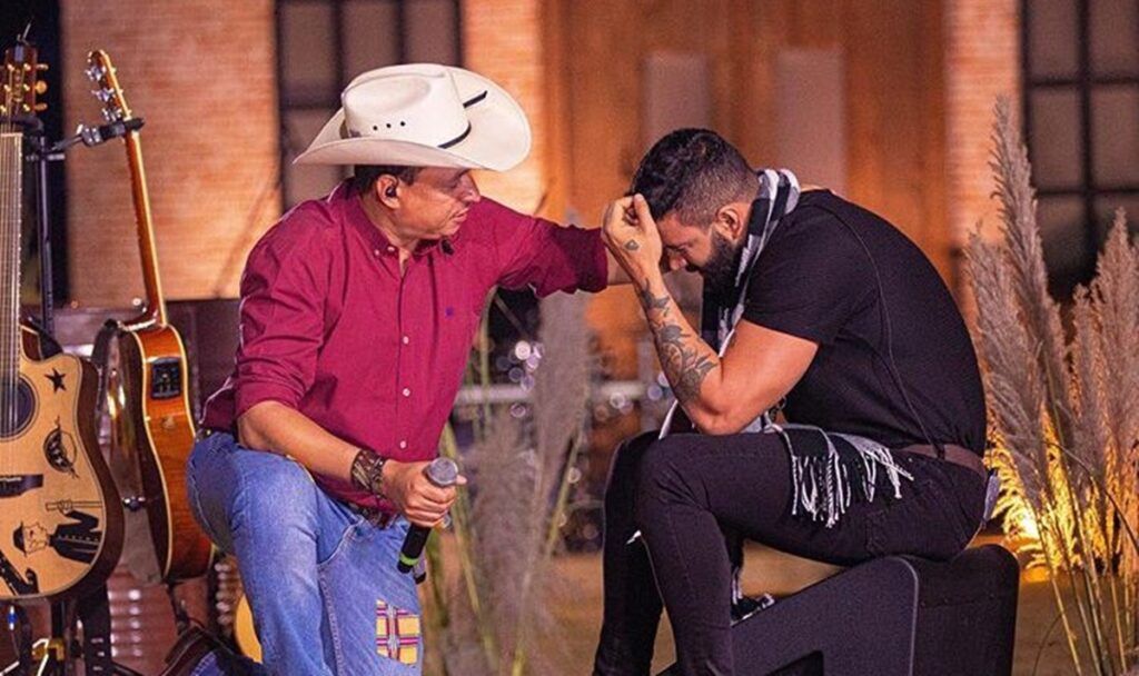 Em live show, Gusttavo Lima lamenta morte inesperada: "Os nossos sentimentos" Em live show, Gusttavo Lima lamenta morte inesperada: "Os nossos sentimentos"