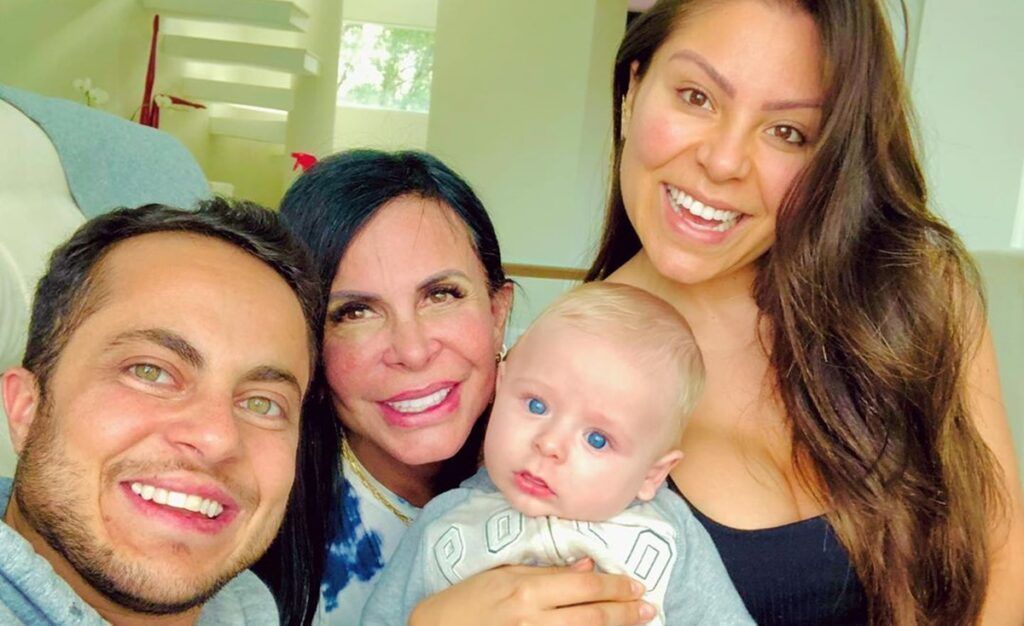 Thammy Miranda surge sorridente em família e manda recado: "Gente feliz não enche o saco" Thammy Miranda surge sorridente em família e manda recado: "Gente feliz não enche o saco"