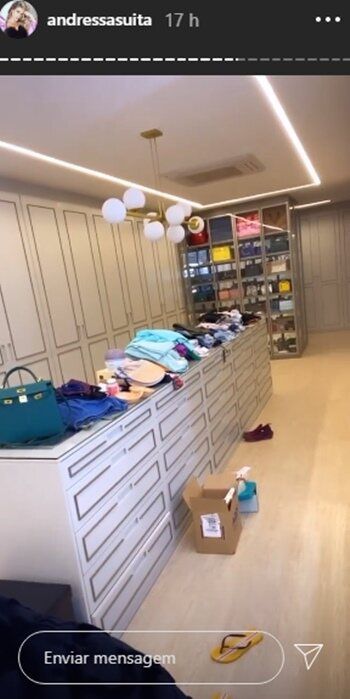 Andressa Suita revela parte do seu closet de pós-foto e ironiza: "Muito organizada" Andressa Suita revela parte do seu closet de pós-foto e ironiza: "Muito organizada"