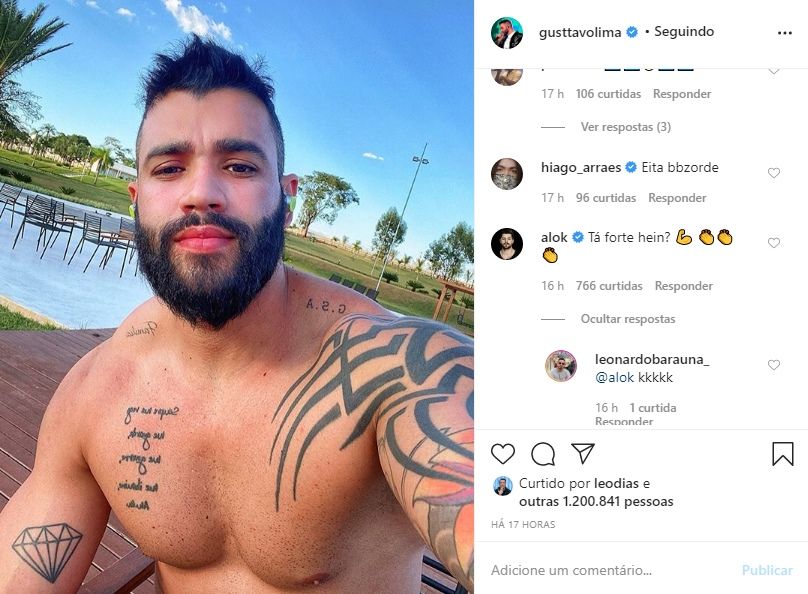 Em selfie na fazenda, Gusttavo Lima mostra os músculos e ganha elogio de Alok: "Tá forte hein" Em selfie na fazenda, Gusttavo Lima mostra os músculos e ganha elogio de Alok: "Tá forte hein"