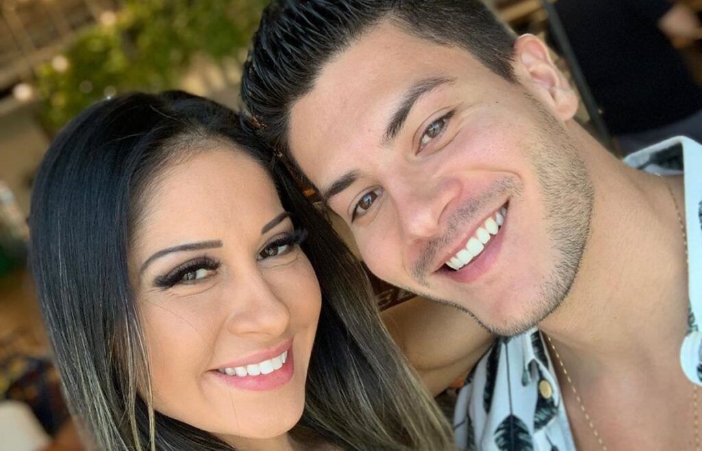 Mayra Cardi expõe série de prints que provam relação abusiva com Arthur Aguiar Mayra Cardi expõe série de prints que provam relação abusiva com Arthur Aguiar