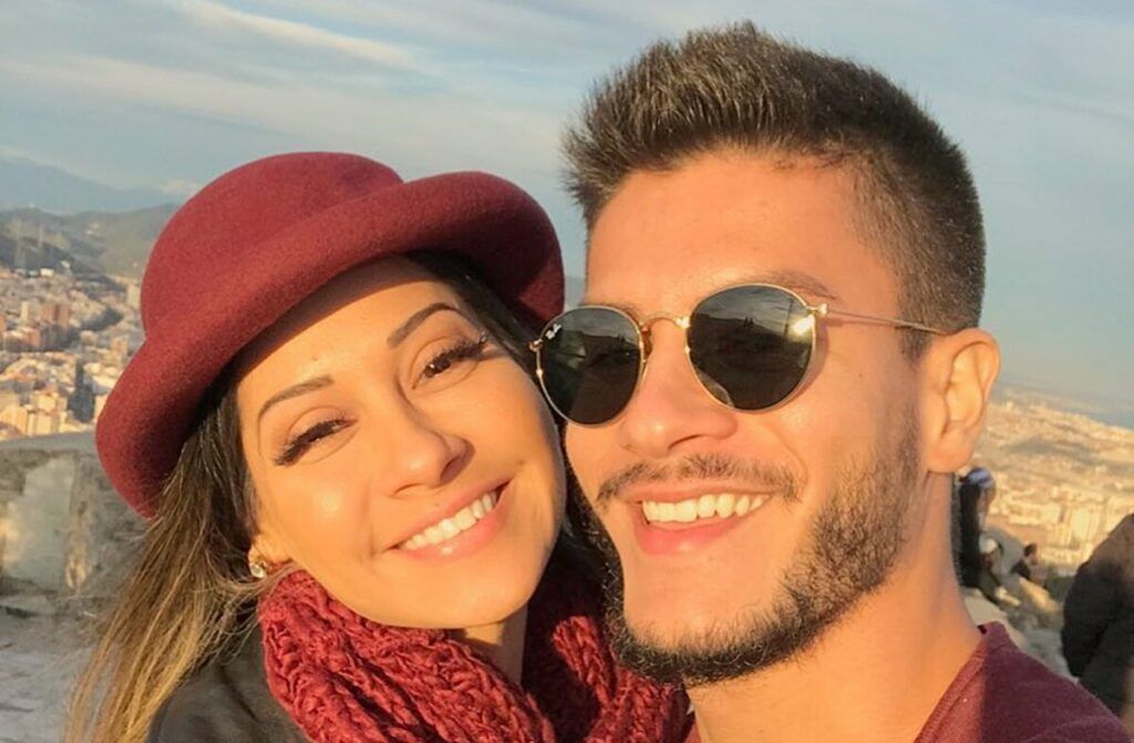 Mayra Cardi abre o jogo sobre relacionamento abusivo com Arthur Aguiar: "Nunca me amou" Mayra Cardi abre o jogo sobre relacionamento abusivo com Arthur Aguiar: "Nunca me amou"