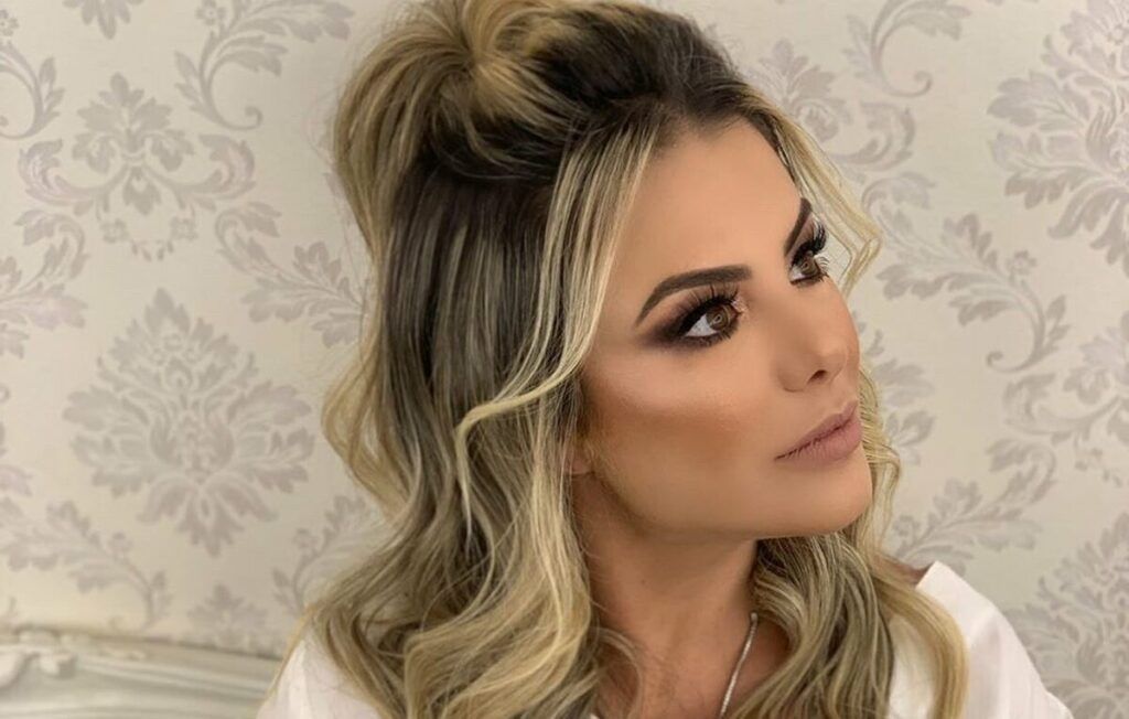Esposa de Leonardo lamenta morte de amigo por Covid-19: "Deus dê forças a família" Esposa de Leonardo lamenta morte de amigo por Covid-19: "Deus dê forças a família"