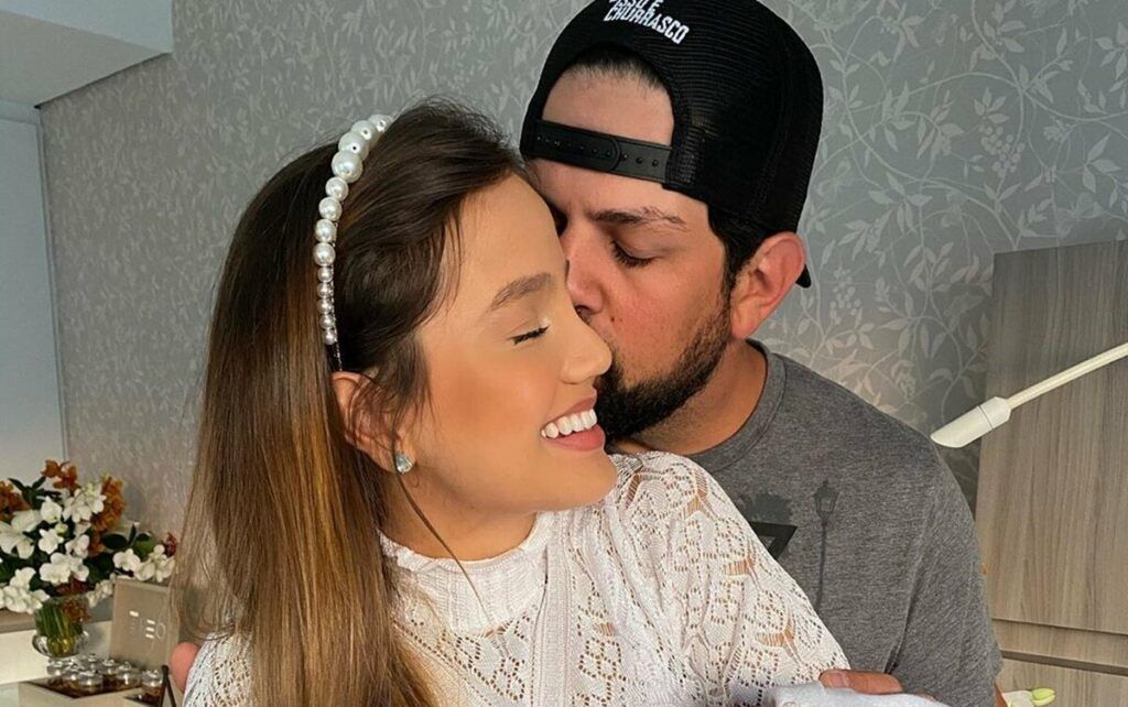 Casamento de Sorocaba e Biah passa por crise após sertanejo trocar mensagens com estudante Casamento de Sorocaba e Biah passa por crise após sertanejo trocar mensagens com estudante