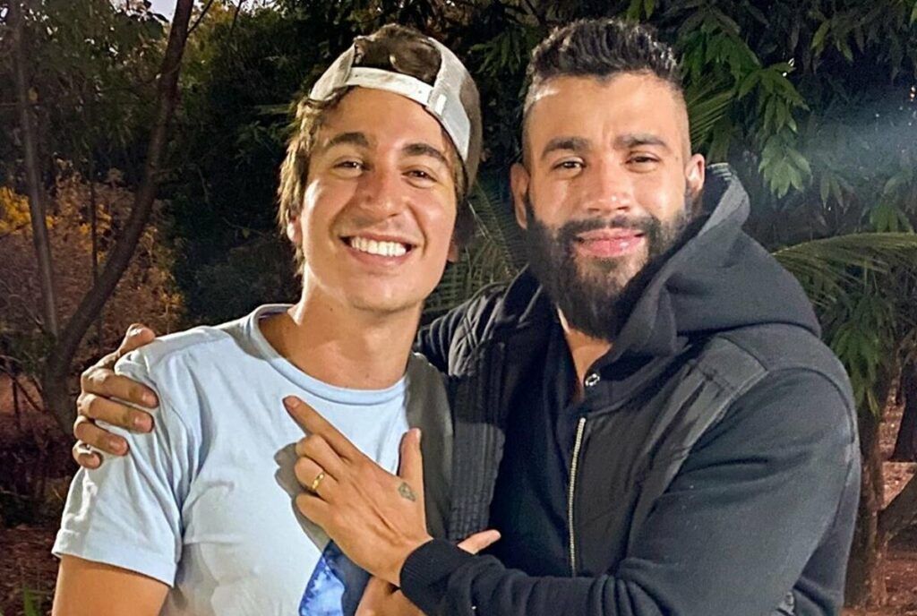 João Quirino relata emoção após acordar com a visita de Gusttavo Lima em casa: "Que resenha boa" João Quirino relata emoção após acordar com a visita de Gusttavo Lima em casa: "Que resenha boa"