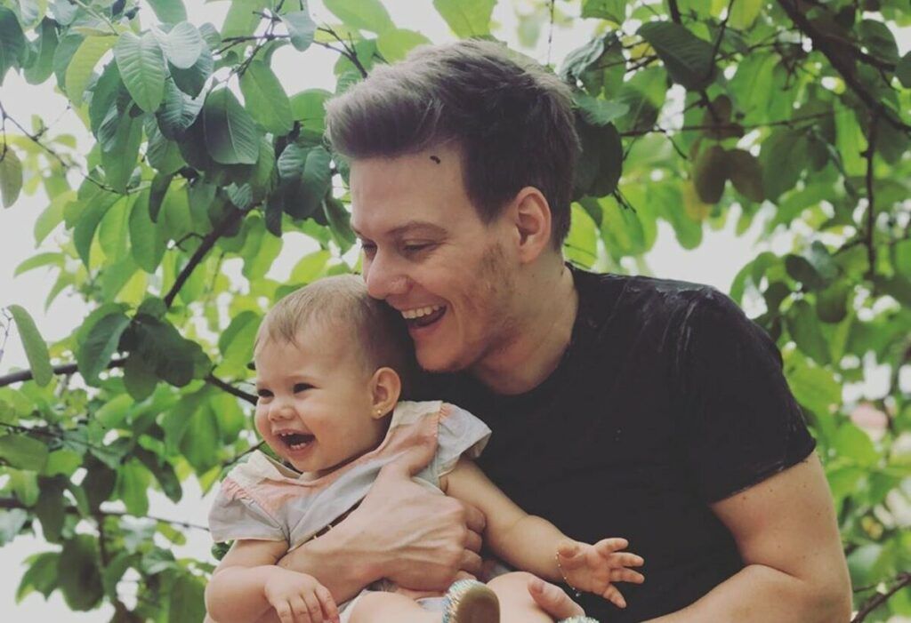 Michel Teló faz homenagem emocionante para a filha Melinda: "Difícil até escrever" Michel Teló faz homenagem emocionante para a filha Melinda: "Difícil até escrever"