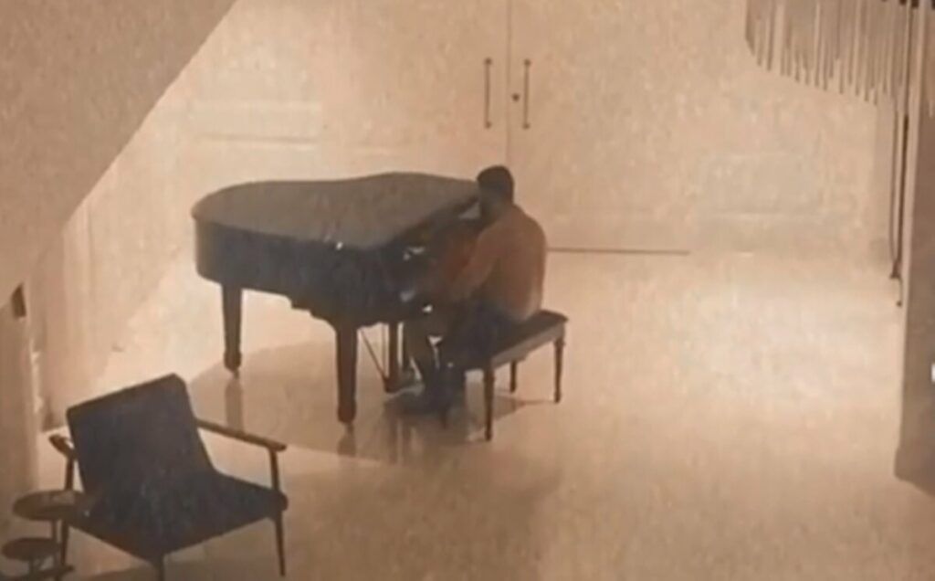 Andressa Suita mostra Gusttavo Lima tocando piano com os filhos: "Vão sentir falta" Andressa Suita mostra Gusttavo Lima tocando piano com os filhos: "Vão sentir falta"