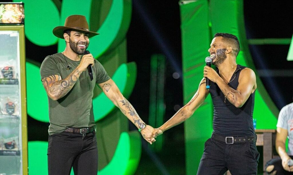 Sósia de Gusttavo Lima invade live no Mato Grosso e brinca: "Parece que eu tô falando comigo mesmo" Sósia de Gusttavo Lima invade live no Mato Grosso e brinca: "Parece que eu tô falando comigo mesmo"