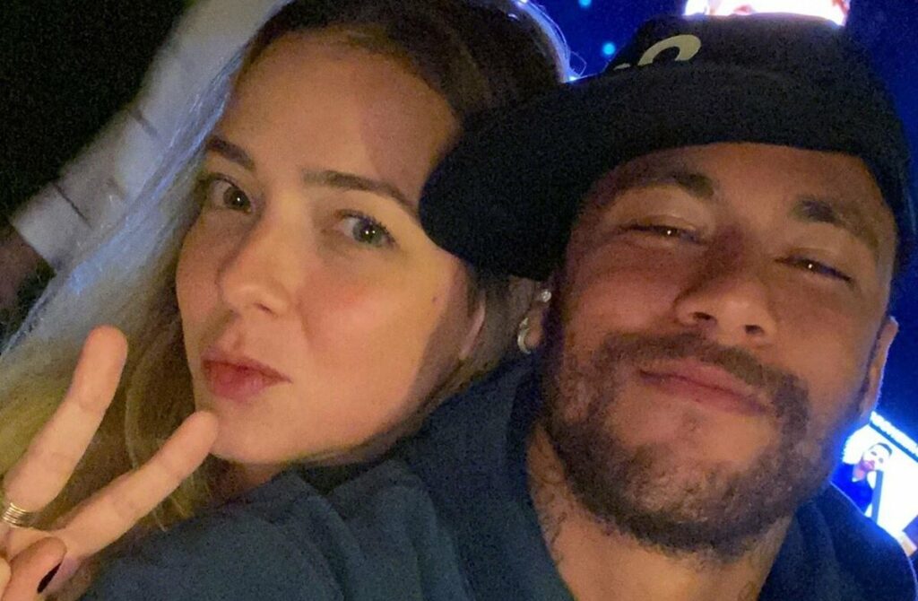 Neymar Júnior homenageia ex-namorada, Carol Dantas: "Mãe super heroína que meu filho tem" Neymar Júnior homenageia ex-namorada, Carol Dantas: "Mãe super heroína que meu filho tem"