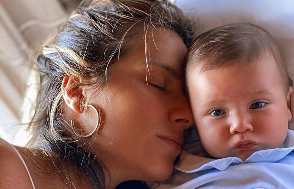 Giovanna Ewbank celebra aniversário da mãe com foto de quando era bebê e fãs afirmam: "A cara do Zyan" Giovanna Ewbank celebra aniversário da mãe com foto de quando era bebê e fãs afirmam: "A cara do Zyan"