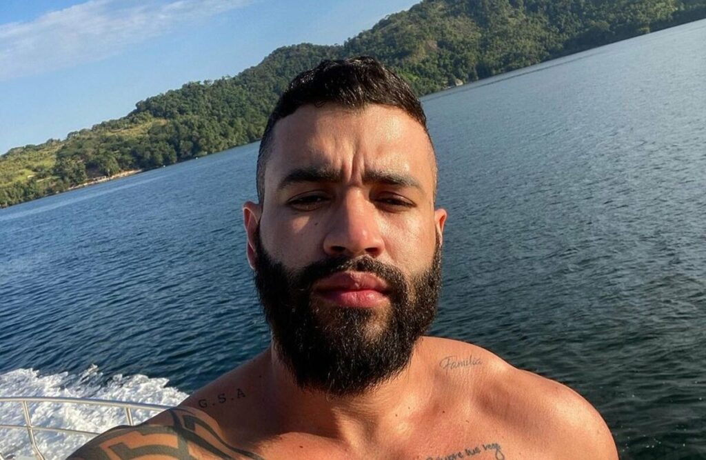 Fã clube mostra Gusttavo Lima 'comendo espetinho' com morena e sertanejo brinca Fã clube mostra Gusttavo Lima 'comendo espetinho' com morena e sertanejo brinca
