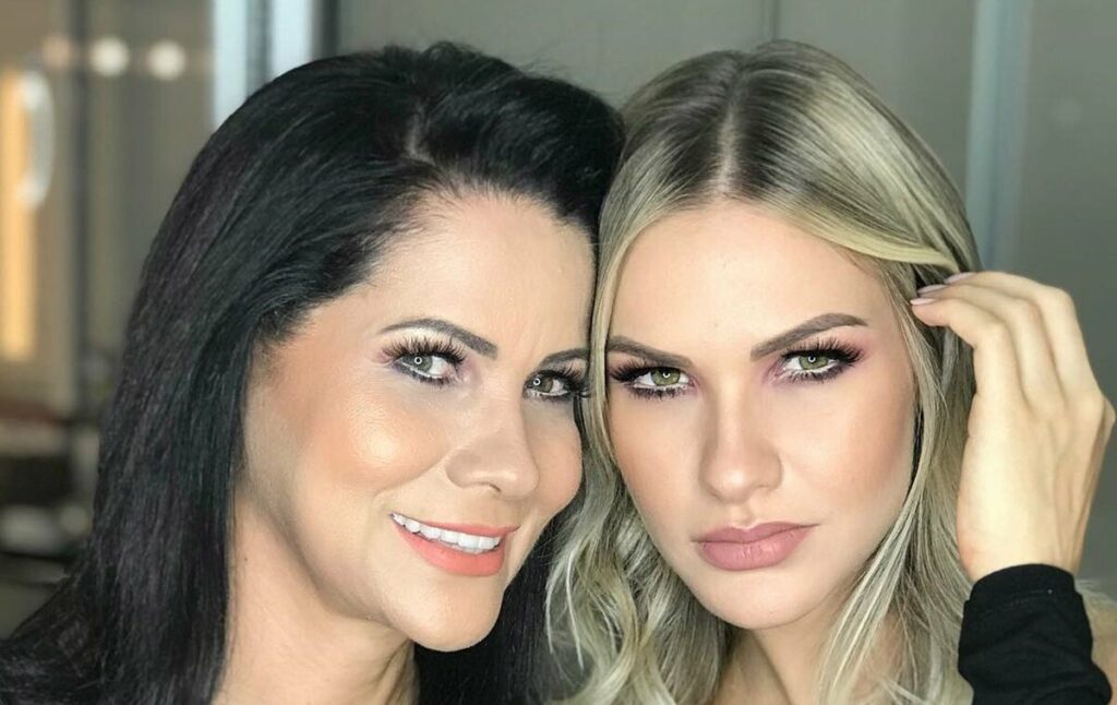 Mãe de Andressa Suita mostra que a filha é estilosa desde criança Mãe de Andressa Suita mostra que a filha é estilosa desde criança