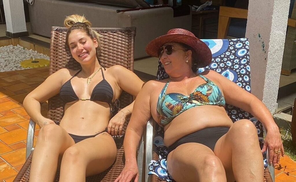 Virginia Fonseca posa de biquíni com a mãe em dia ensolarado: "Domingou com ela" Virginia Fonseca posa de biquíni com a mãe em dia ensolarado: "Domingou com ela"