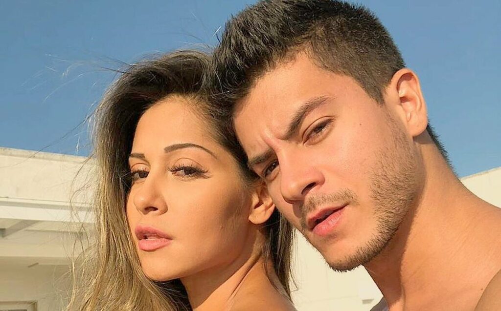 Mayra Cardi se arrepende de expor traições de Arthur Aguiar: "Virou uma bola de neve" Mayra Cardi se arrepende de expor traições de Arthur Aguiar: "Virou uma bola de neve"