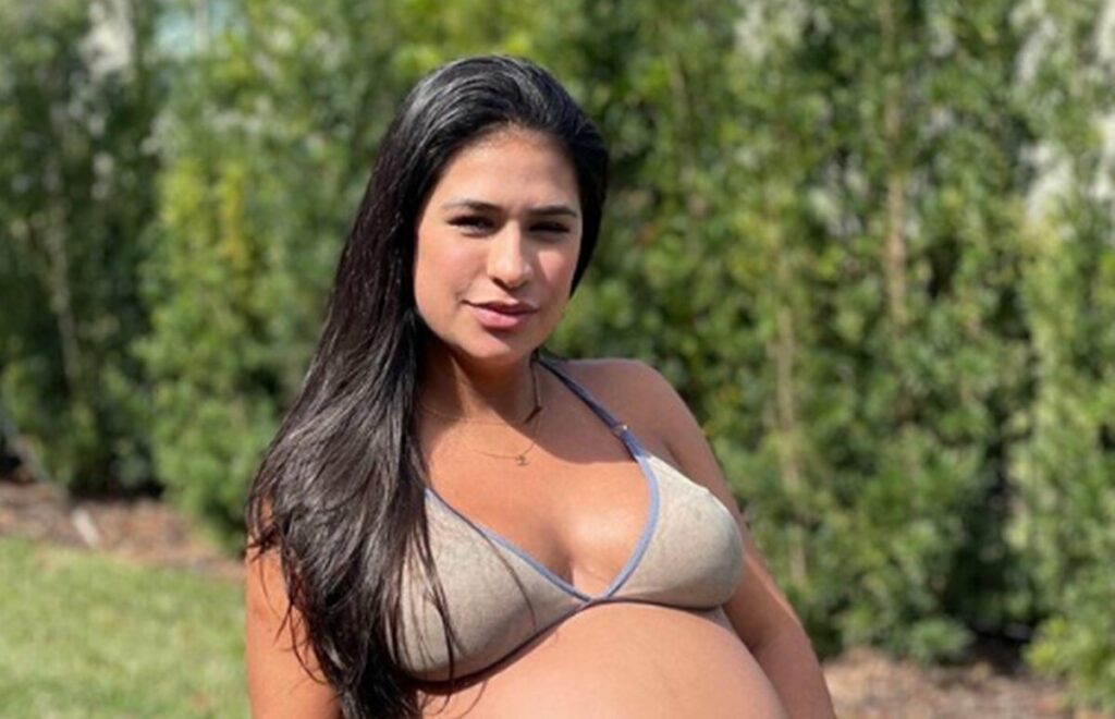 Simone se despede do barrigão para dar à luz a filha nos Estados Unidos: "Só vem" Simone se despede do barrigão para dar à luz a filha nos Estados Unidos: "Só vem"
