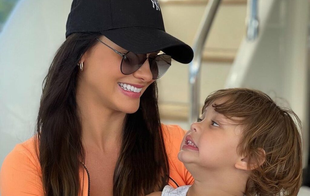 Andressa Suita surge sorrindo com o filho caçula no iate de Gusttavo Lima em Angra dos Reis: "Minha riqueza de menino" Andressa Suita surge sorrindo com o filho caçula no iate de Gusttavo Lima em Angra dos Reis: "Minha riqueza de menino"