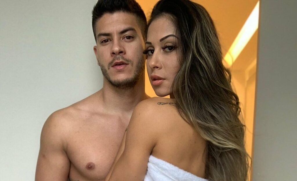 Mayra Cardi faz homenagem no aniversário de Arthur Aguiar: "Sigo te amando" Mayra Cardi faz homenagem no aniversário de Arthur Aguiar: "Sigo te amando"