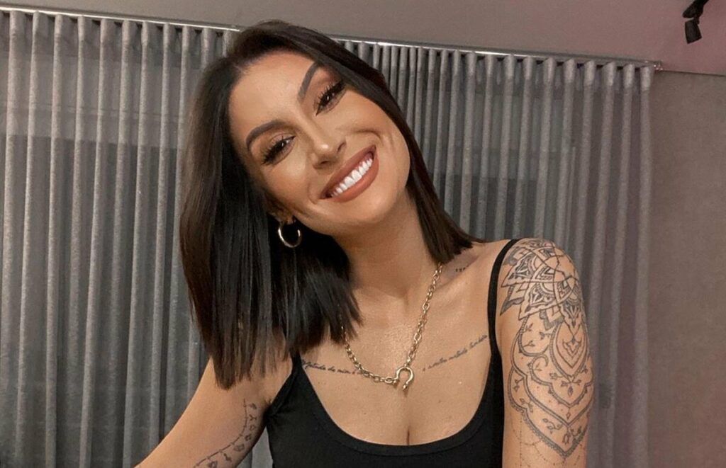 Bianca Andrade celebra cinco meses de gravidez e mostra barrigão: "Não para de crescer" Bianca Andrade celebra cinco meses de gravidez e mostra barrigão: "Não para de crescer"
