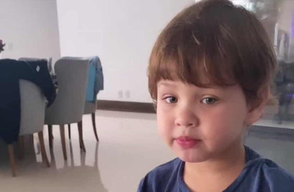 Andressa Suita flagra o filho de dois anos cantando, 'Café e Amor', de Gusttavo Lima Andressa Suita flagra o filho de dois anos cantando, 'Café e Amor', de Gusttavo Lima