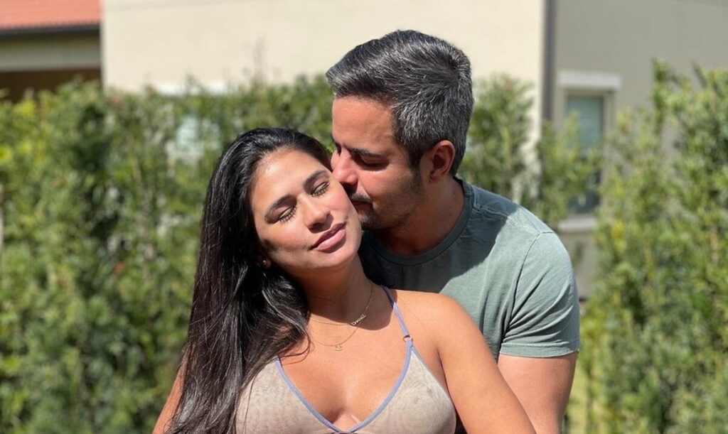 Após nascimento de Zaya, Kaká Diniz compara as fotos dos filhos bebês e mostra semelhança Após nascimento de Zaya, Kaká Diniz compara as fotos dos filhos bebês e mostra semelhança