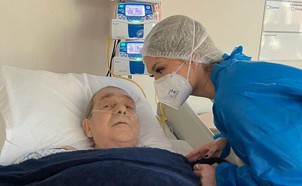 Virginia Fonseca visita o pai, internado após diagnóstico de pneumonia bacteriana Virginia Fonseca visita o pai, internado após diagnóstico de pneumonia bacteriana