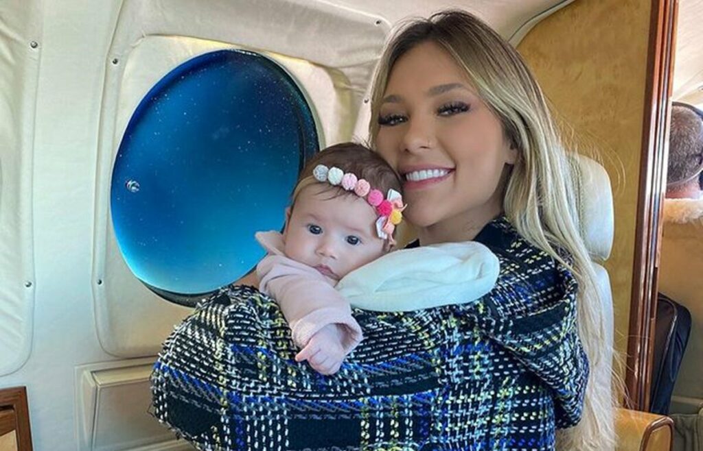 Virginia Fonseca explica porque parou de amamentar a filha de dois meses Virginia Fonseca explica porque parou de amamentar a filha de dois meses