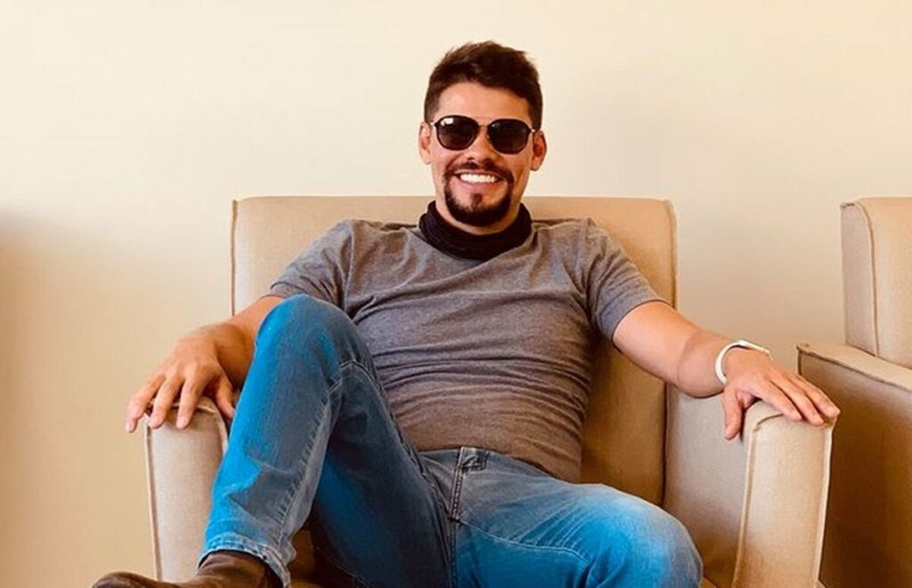 Irmão de Andressa Suita esclarece foto com mala do reality, 'A Fazenda': "Nunca fui convidado" Irmão de Andressa Suita esclarece foto com mala do reality, 'A Fazenda': "Nunca fui convidado"