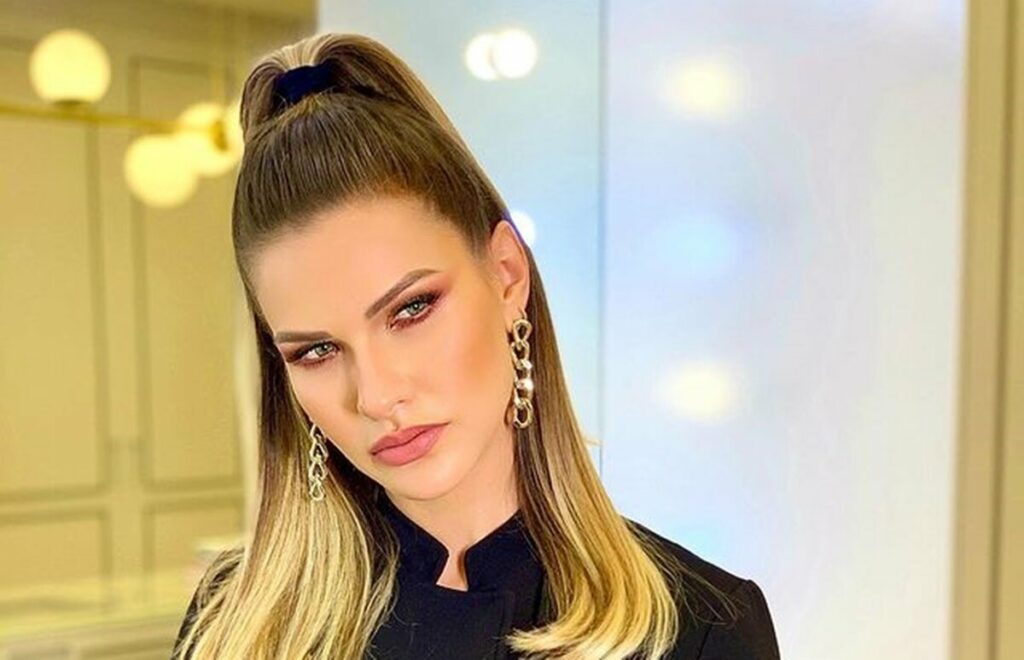 Aos 33 anos, Andressa Suita se decepciona ao tentar pular amarelinha Aos 33 anos, Andressa Suita se decepciona ao tentar pular amarelinha