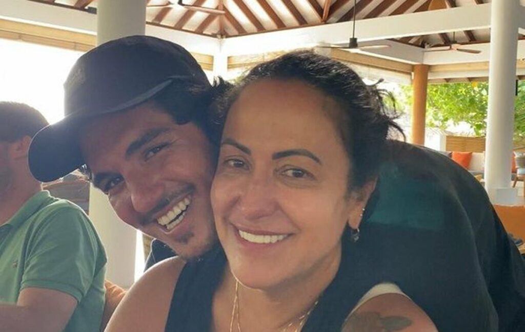 Mãe de Gabriel Medina pediu R$ 10 milhões em acordo de paz com o próprio filho Mãe de Gabriel Medina pediu R$ 10 milhões em acordo de paz com o próprio filho