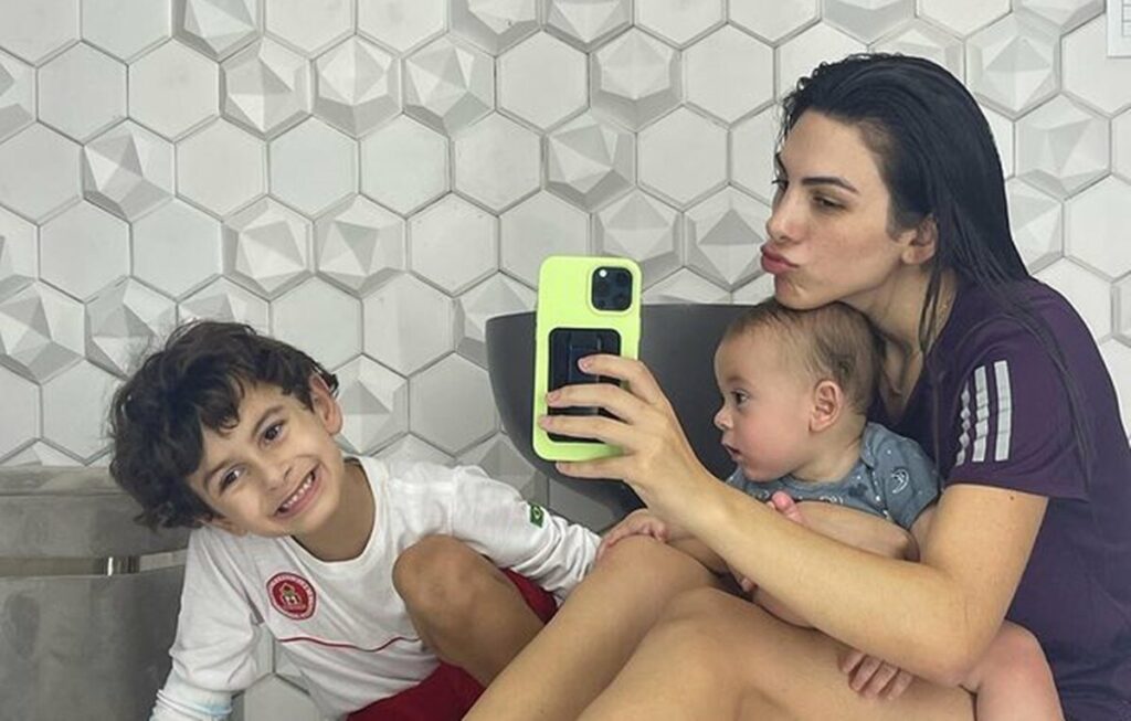 Pétala Barreiros é intimada a deixar casa onde mora com os dois filhos após ex-marido requerer moradia na justiça Pétala Barreiros é intimada a deixar casa onde mora com os dois filhos após ex-marido requerer moradia na justiça