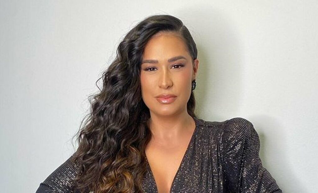No 'The Masked Singer', Simone surge com look brilhante e recebe elogios: "A mais perfeita" No 'The Masked Singer', Simone surge com look brilhante e recebe elogios: "A mais perfeita"