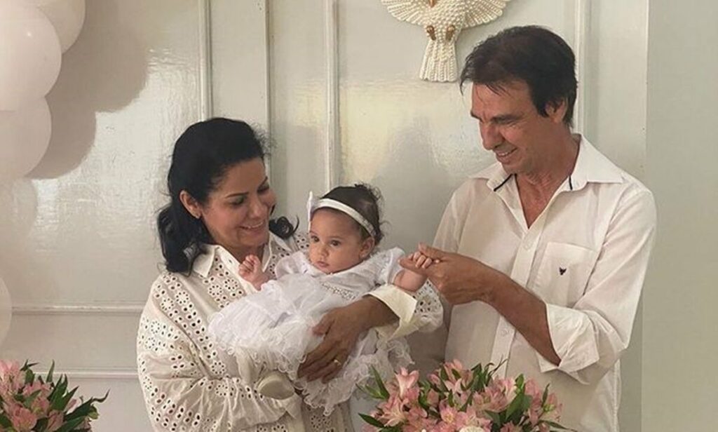 Pais de Andressa Suita participam de batizado em que foram os padrinhos Pais de Andressa Suita participam de batizado em que foram os padrinhos
