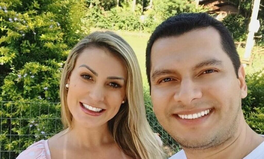 Andressa Urach diz que ex-marido se arrependeu de ter a abandonado grávida: "Vai cuidar de mim e do bebê" Andressa Urach diz que ex-marido se arrependeu de ter a abandonado grávida: "Vai cuidar de mim e do bebê"