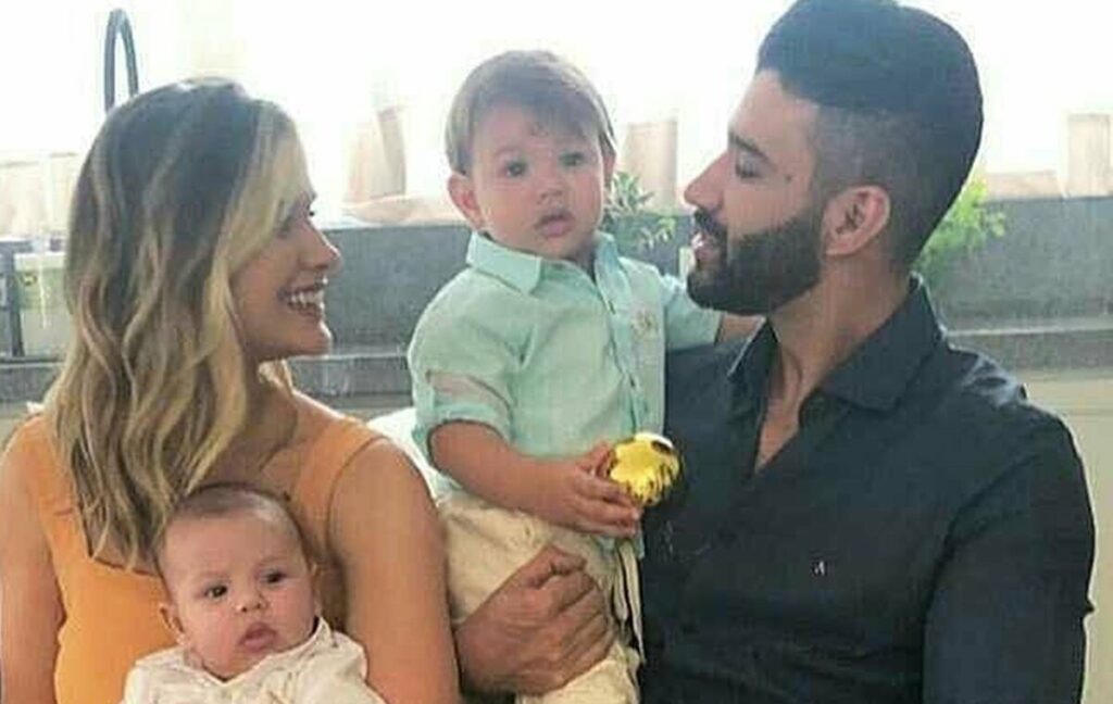 Gusttavo Lima passeia de jet-ski com os filhos e recebe elogio de Andressa Suita: "Que lindos" Gusttavo Lima passeia de jet-ski com os filhos e recebe elogio de Andressa Suita: "Que lindos"
