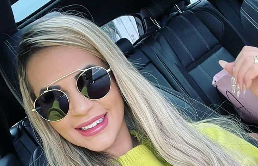 Deolane Bezerra, viúva de MC Kevin, compra carro de luxo avaliado em R$ 600 mil Deolane Bezerra, viúva de MC Kevin, compra carro de luxo avaliado em R$ 600 mil