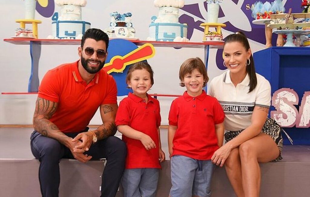 Primogênito de Gusttavo Lima e de Andressa Suita diz que vai cuidar do irmão para mãe ir trabalhar Primogênito de Gusttavo Lima e de Andressa Suita diz que vai cuidar do irmão para mãe ir trabalhar