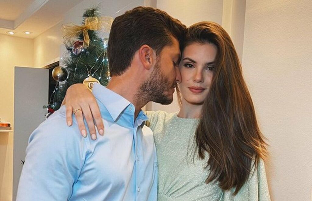 Camila Queiroz e Klebber Toledo estão confirmados na segunda temporada de 'Casamento às Cegas' na Netflix Camila Queiroz e Klebber Toledo estão confirmados na segunda temporada de 'Casamento às Cegas' na Netflix