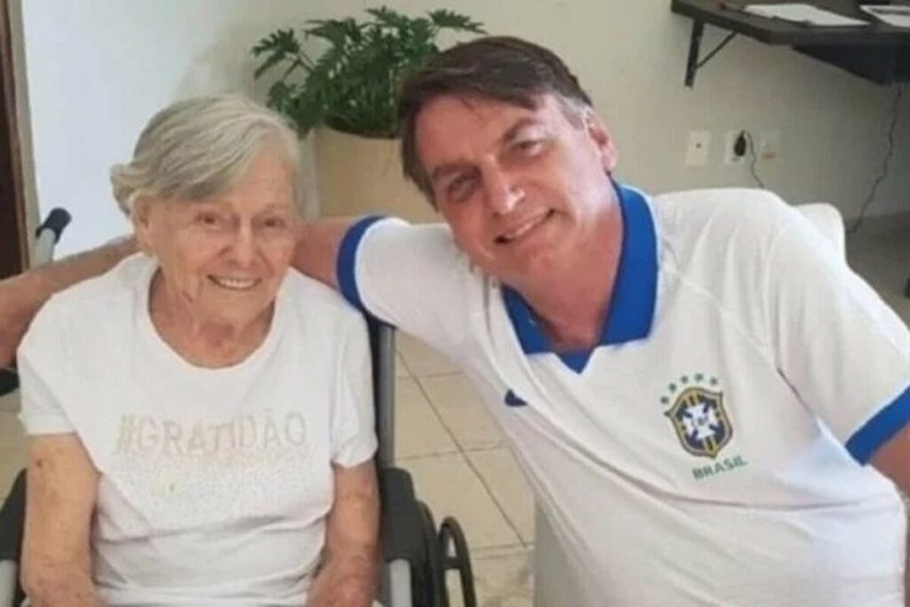 Mãe de Bolsonaro morre aos 94 anos em São Paulo  