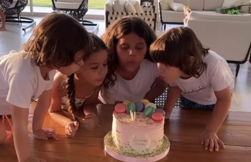 Sobrinha de Gusttavo Lima faz aniversário e comemora com festa na fazenda da família Sobrinha de Gusttavo Lima faz aniversário e comemora com festa na fazenda da família