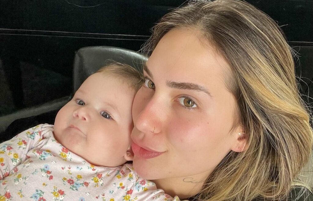 Virginia Fonseca diz que fãs acordaram Maria Alice em hotel: "Situação muito chata" Virginia Fonseca diz que fãs acordaram Maria Alice em hotel: "Situação muito chata"