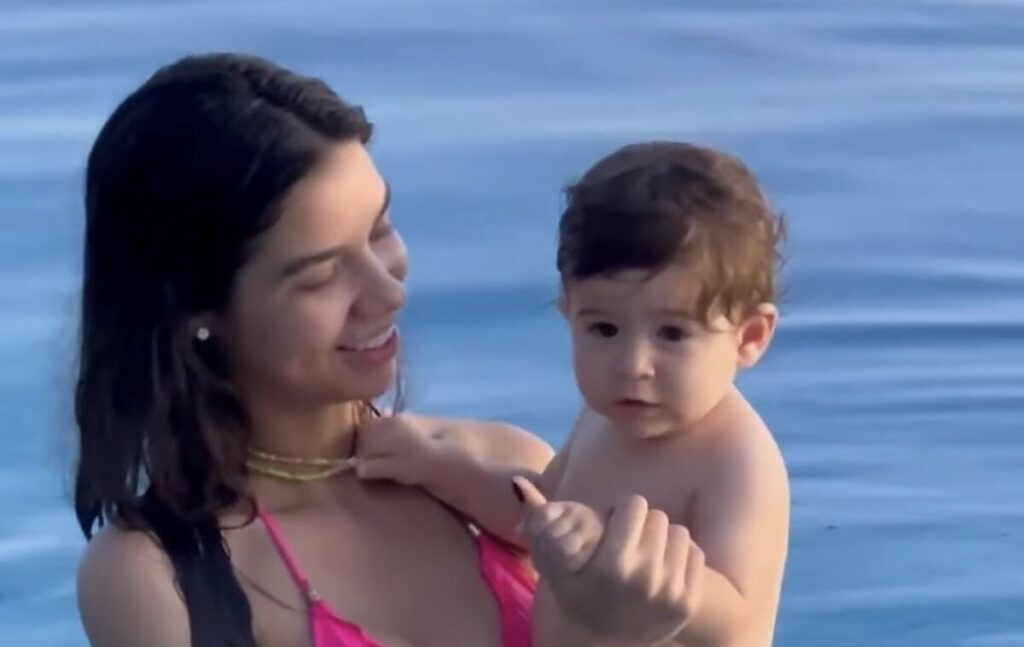 Na Bahia, irmã de Andressa Suita aparece com o filho na piscina: "Meu ponto de paz e equilíbrio"  