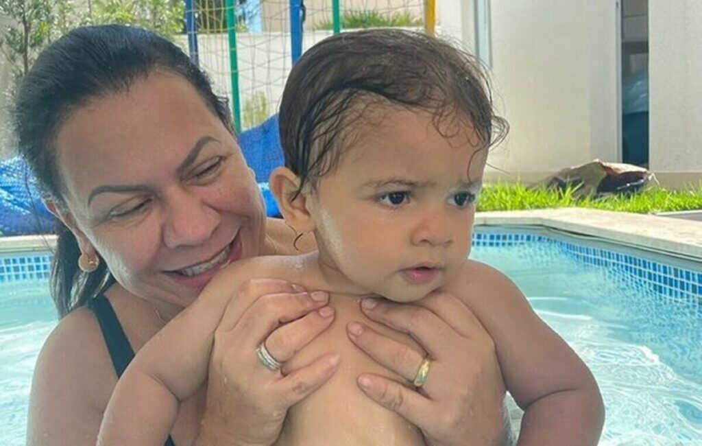 Mãe de Marília Mendonça diz que o neto adoeceu após morte da cantora: "Entristecido"  